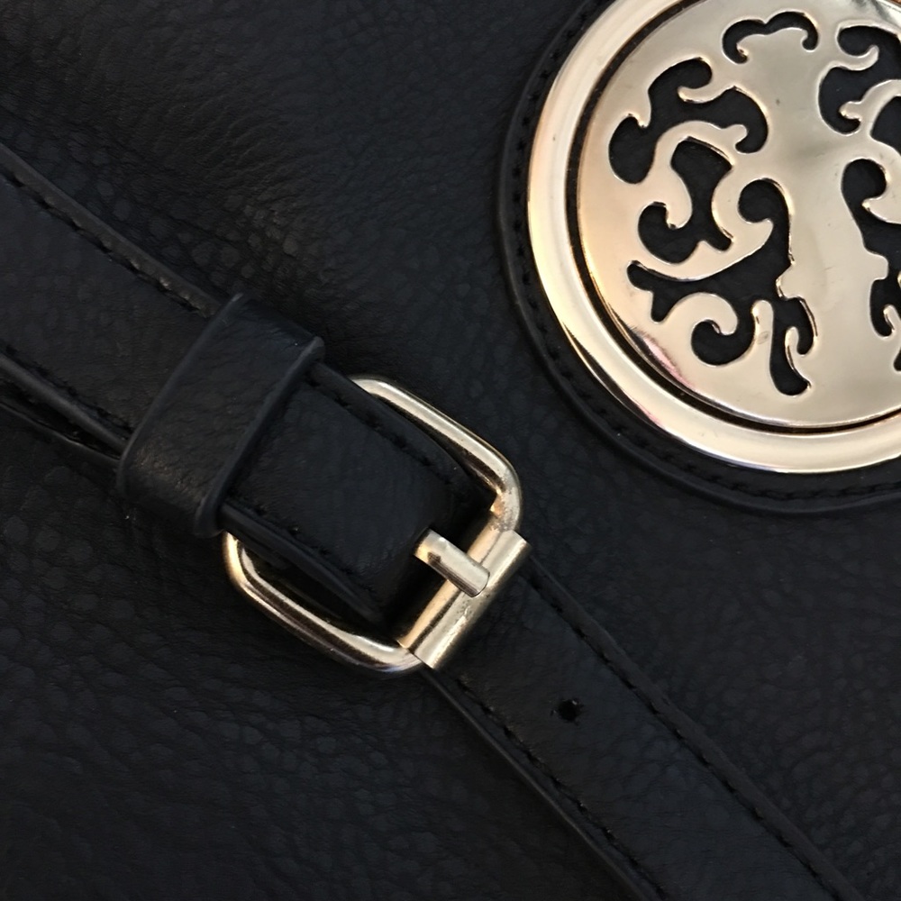 Black and Gold Bag - Picture 3 of 8
